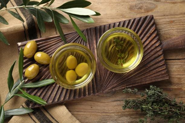تصویر 1 از روغن زیتون فومنات تهیه‌ شده از زیتون‌ های مرغوب شمال کشور